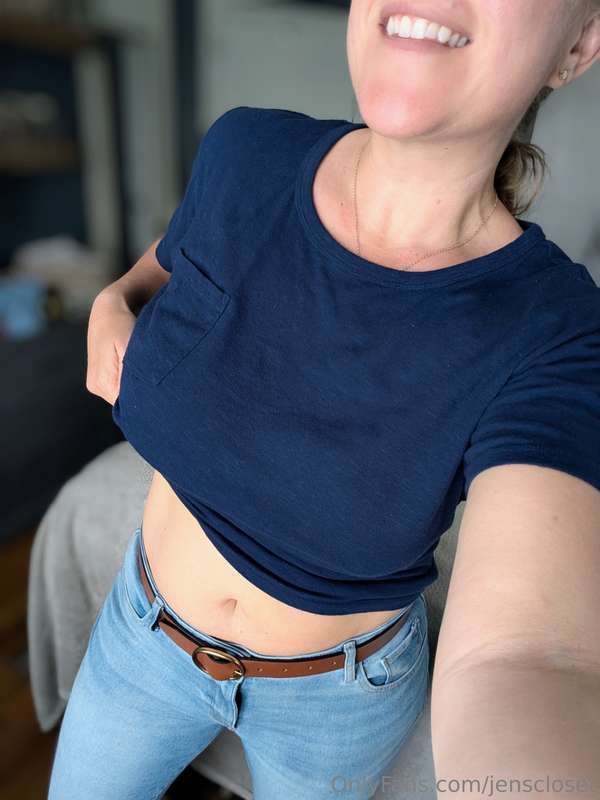 Casual with no bra, just how I like my Sundays 😎