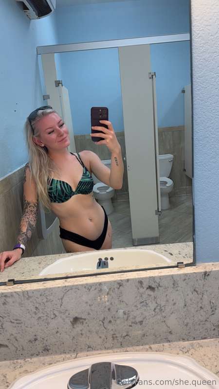 Back from vacation 🏝️ got to see some palm trees🥰 2