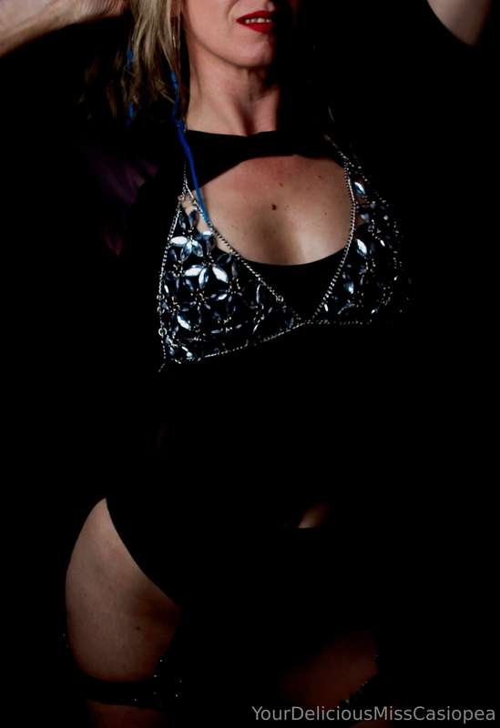 ## *🖤Kneel down and masturbate rn!🖤*  😜Today I may fulfil on..