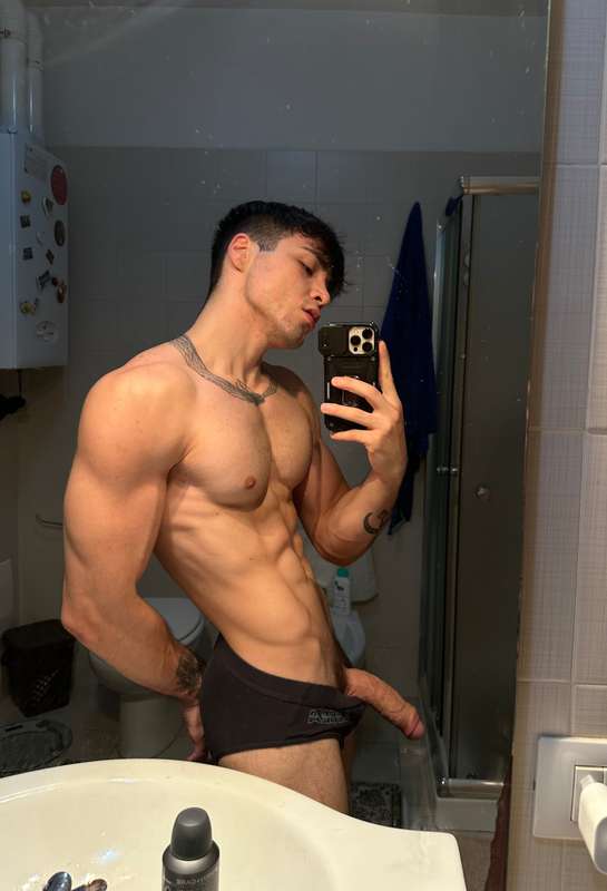 My parents bathroom has the best lighting… main reason why I..