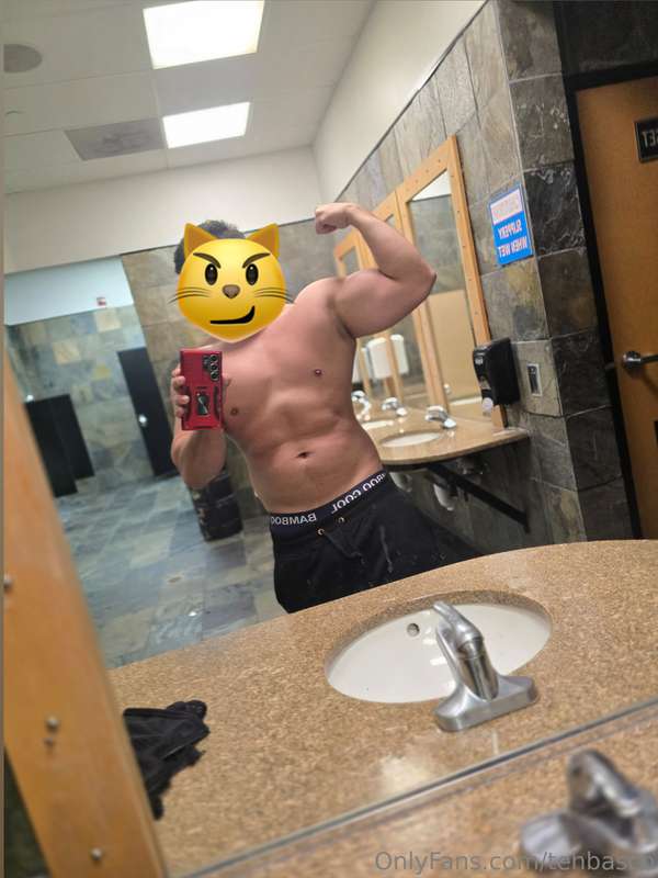 Bought some new toys, also, here's some flex pics from this .. 2