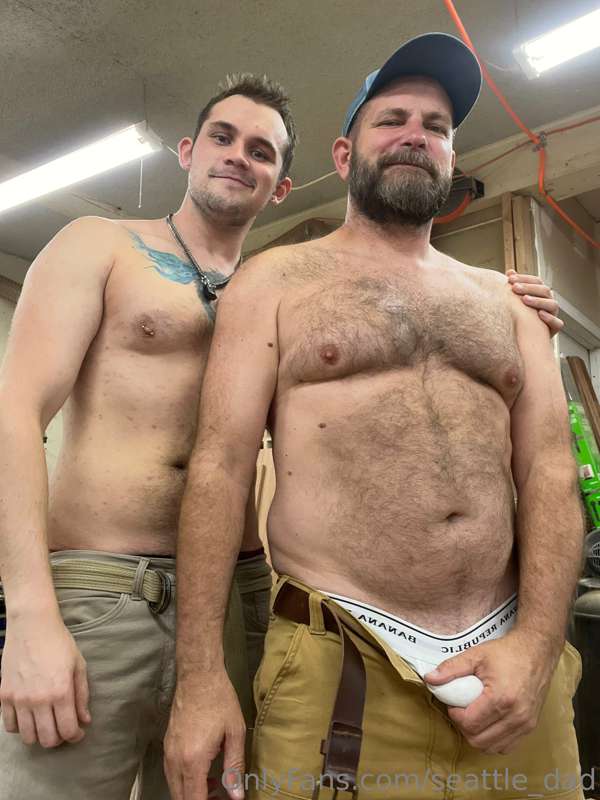 Tomorrow I'm posting a glory hole vide with the sexy and bus.. 6