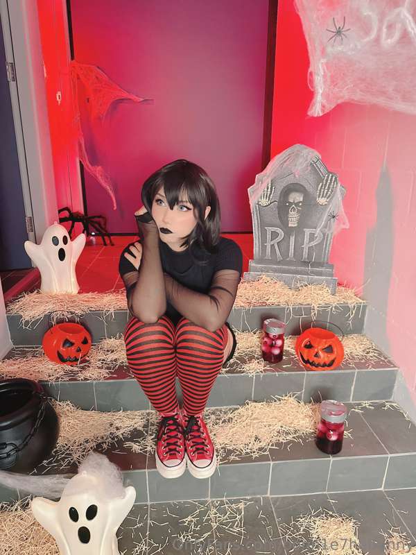 Can i get my candy now?🤭🍆💦 Just a reminder that SP🎃🎃KY seaso.. 5