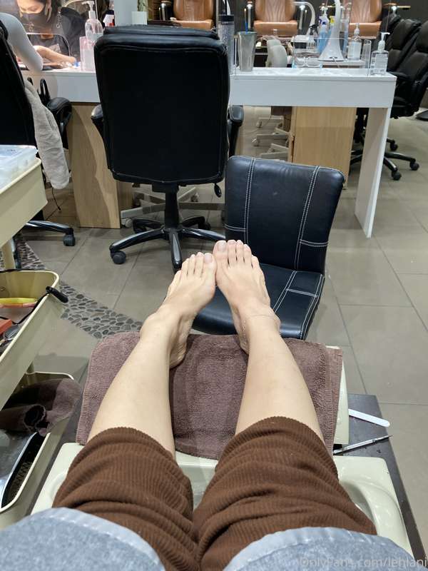 It’s just mid pedi but so many wanted to see my natural nail.. 5