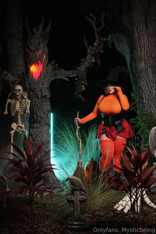 Day 19/31 days of Halloween | Witchy Velma 🧡🧡🧡 10