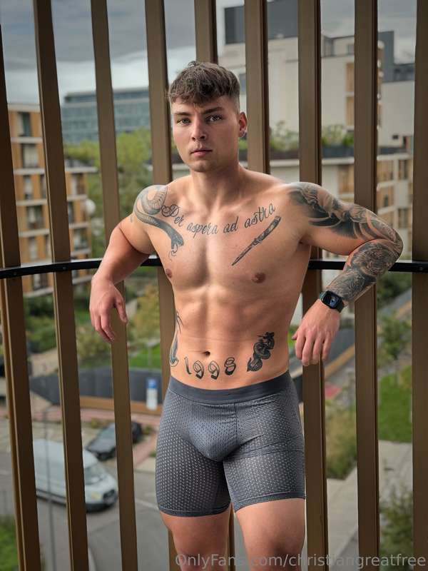 The balcony isn’t the only thing with a great view 😏👀… Take ..