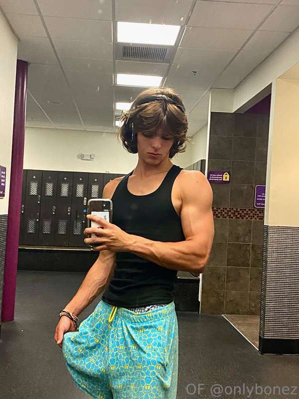 want to help me finish my workout? ;) msg me🥰

want to see m..