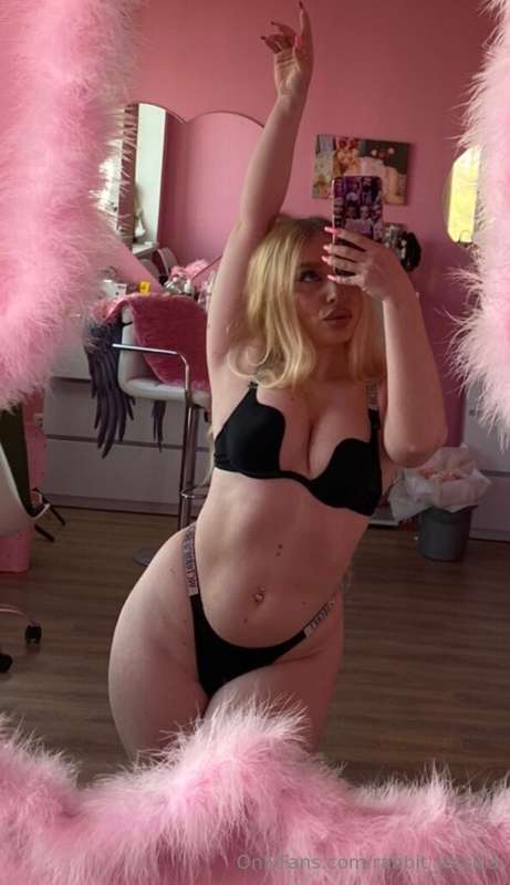 Hey my lovely Fans 🥰 it is small piece of my new content and..