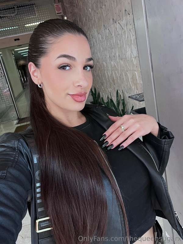 👸🏻🖤