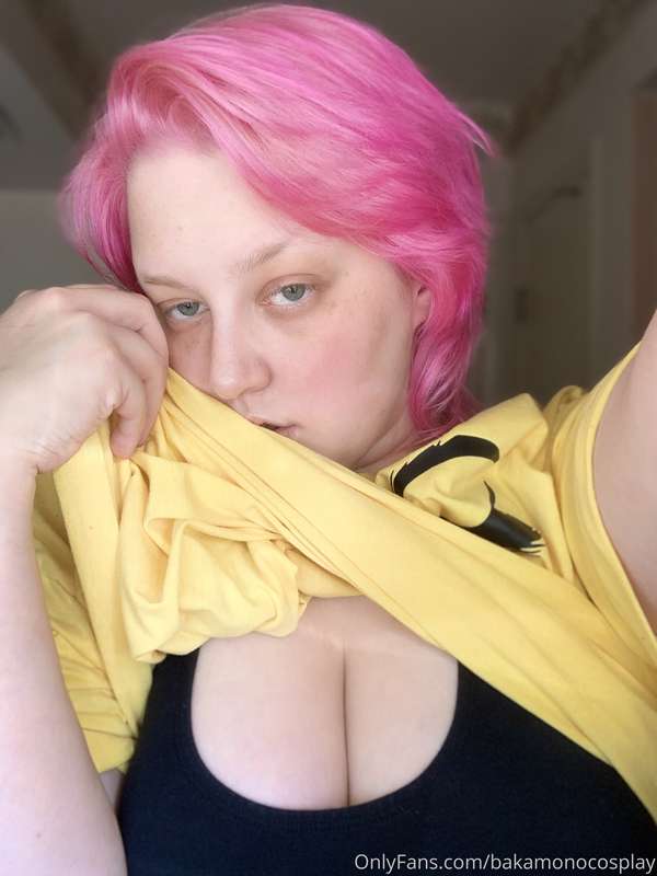 Good morning I took way too many selfies. Fat thiddies under.. 4