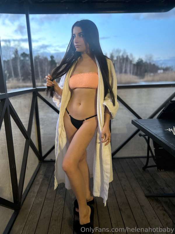 Beauty in summer is not about makeup, filters or trends. 😋 I..