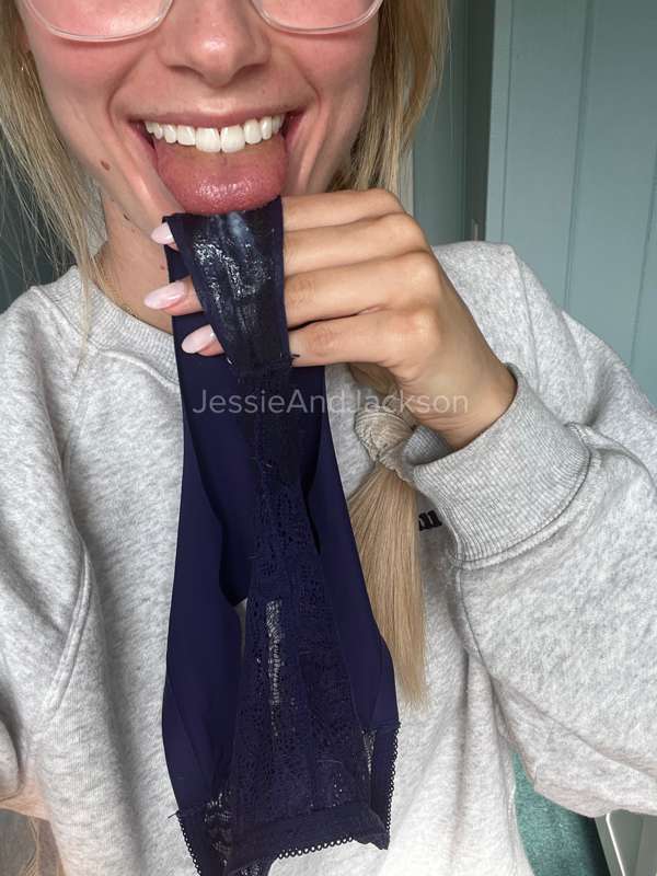 **Swipe if you like DIRTY creampied panties** 😈
These pantie.. 9