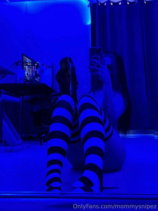 do you like thigh highs on me?🙈