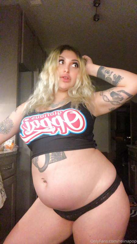 4L chug belly!! Sooo round and tight as a drum~ after I peed.. 9