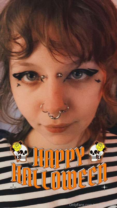 Happy Halloween 👻 
Probably post some pics in costume later🖤 2