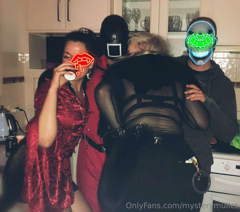 🖤 Do you wanna dress up and party with me? 😜  🖤 Stay weird x 1