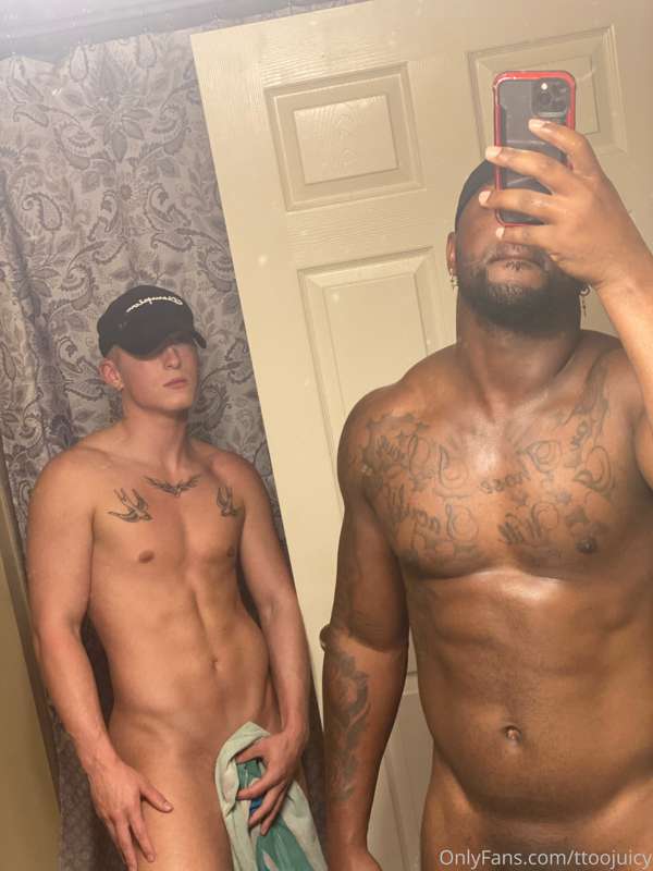 That gym got us looking good🔥🔥🔥💪🏻💪🏾 1