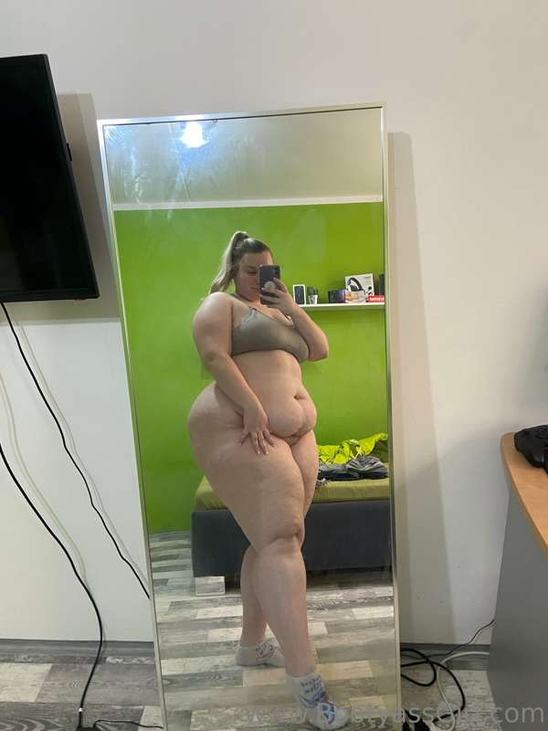 If I was with you right now, what would you do to me?🍑🍑🥵 1