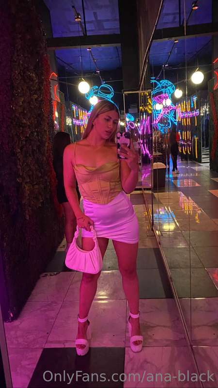 Wearing this for drinks tonight?.. Thoughts 😻😜