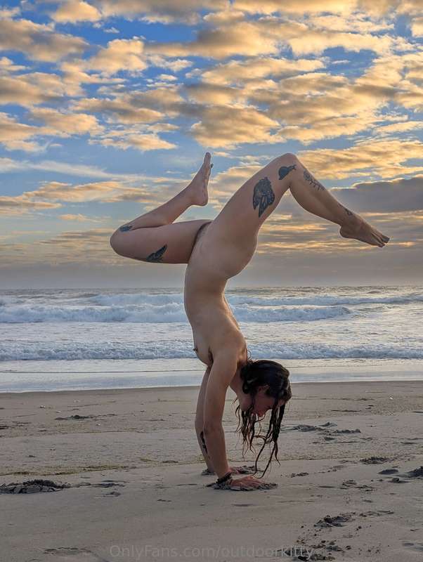 My favorite kind of beach adventures🕉️