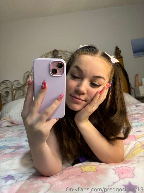 does this mirror selfie make your cock hard?🤩