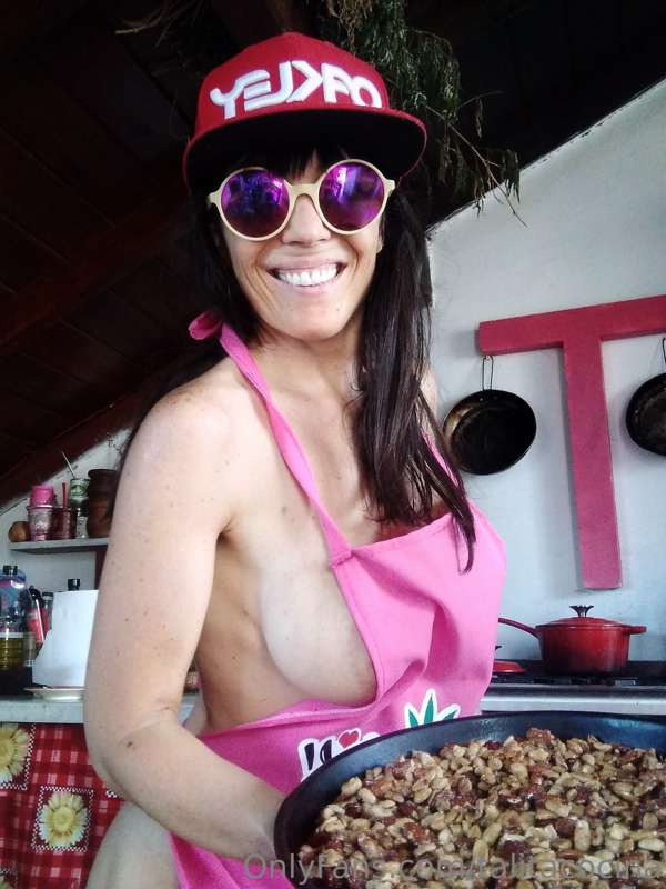 Frutas secas caramelizados para decorar de pan dulces!
2 taz..