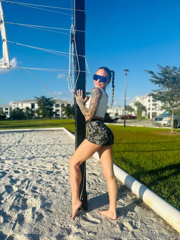 Outdoor whore 😛 7