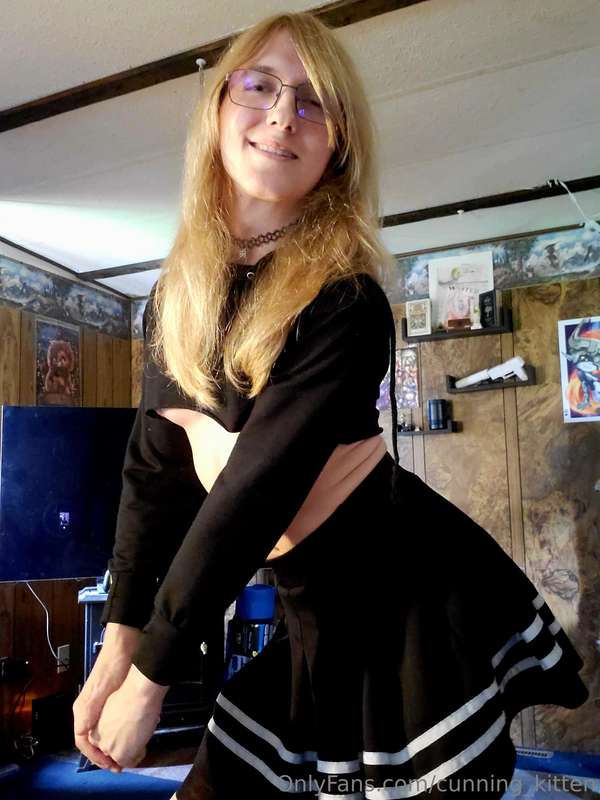 The constant side breast given by this crop top is so apreci.. 6