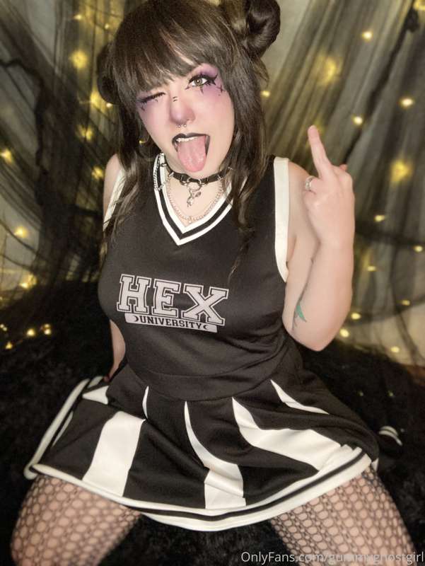 Your goth cheerleader gf wants to help you score 🖤 22