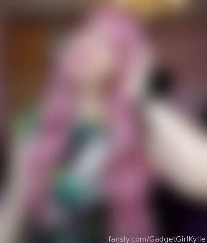 Gadgetgirlkylie - Fansly - 06 Sep, 2023 4