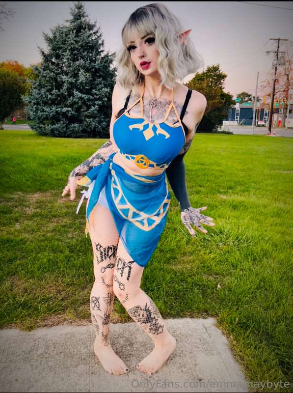 Dropping a hot new Zelda video in about an hour💙✨ 3