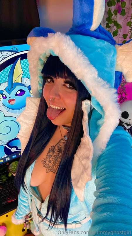 🕸️🎃HAPPY SPOOKTACULAR!!! 🎃🕸️ the first day is vaporeon! 💙 Th.. 18