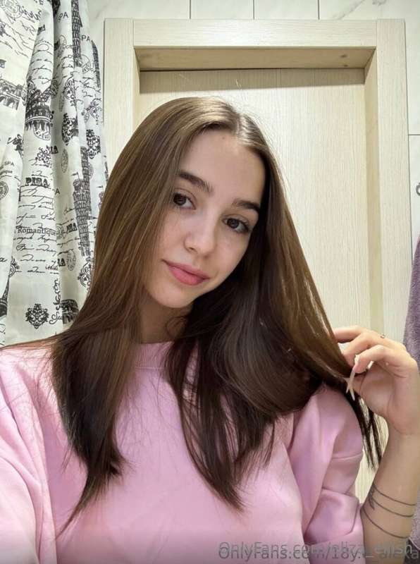 💥@m.e_alexa💥She dumped her boyfriend and started OF just to ..