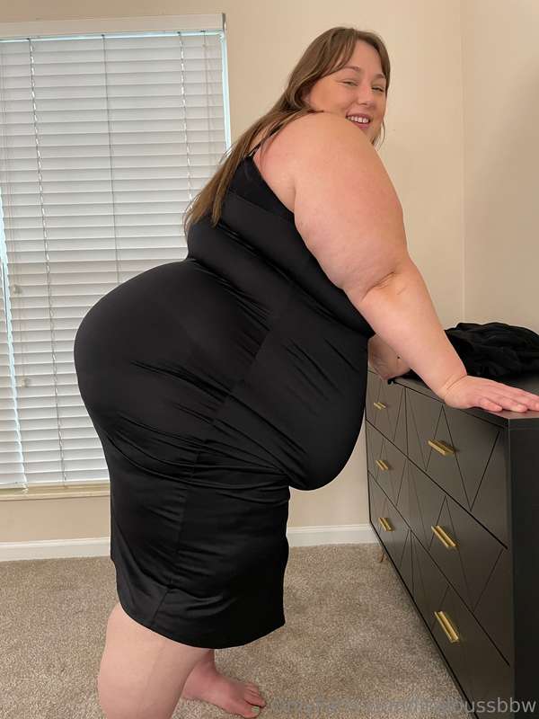 I had such a blast trying on all these dresses, it was fun r.. 8