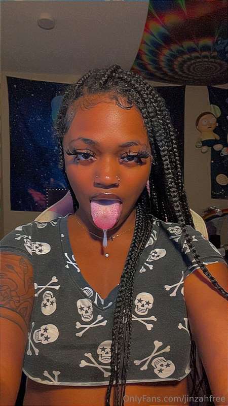 Wanna see me suck tf out this😈 2