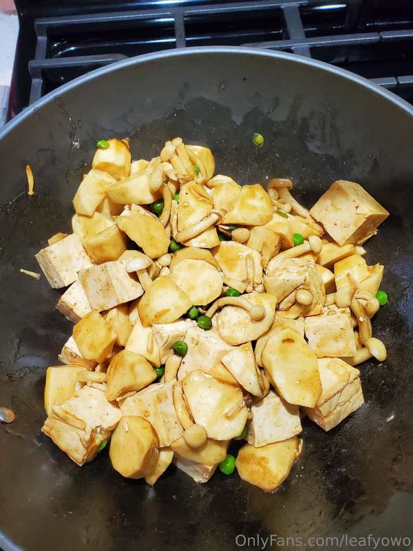 Chinese Yam, Tofu, and Mushrooms Stir Fry 🔥 Oh and added som.. 2