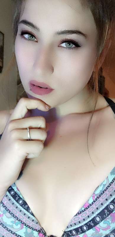 Hey there boy that cock looks yummy mind if I try? Hehe 😋 😘 ..