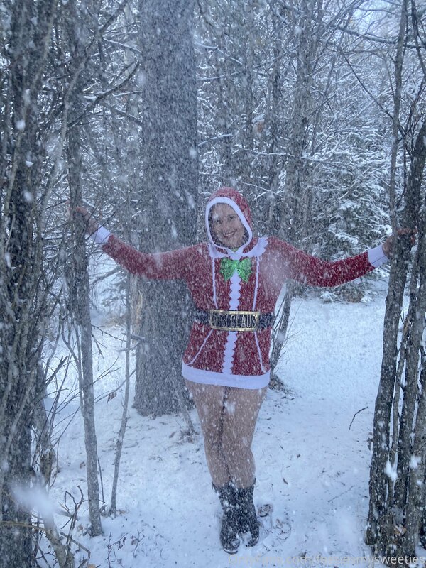 Mrs Claus is a Ho Ho Ho this year, just in time for the fest.. 35