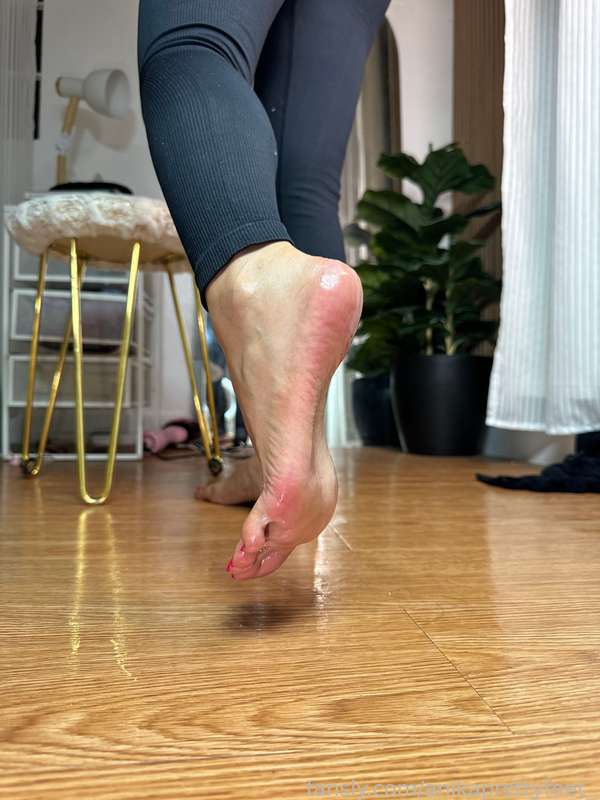 Anikaprettyfeet_ - Fansly - 18 Apr, 2025 7