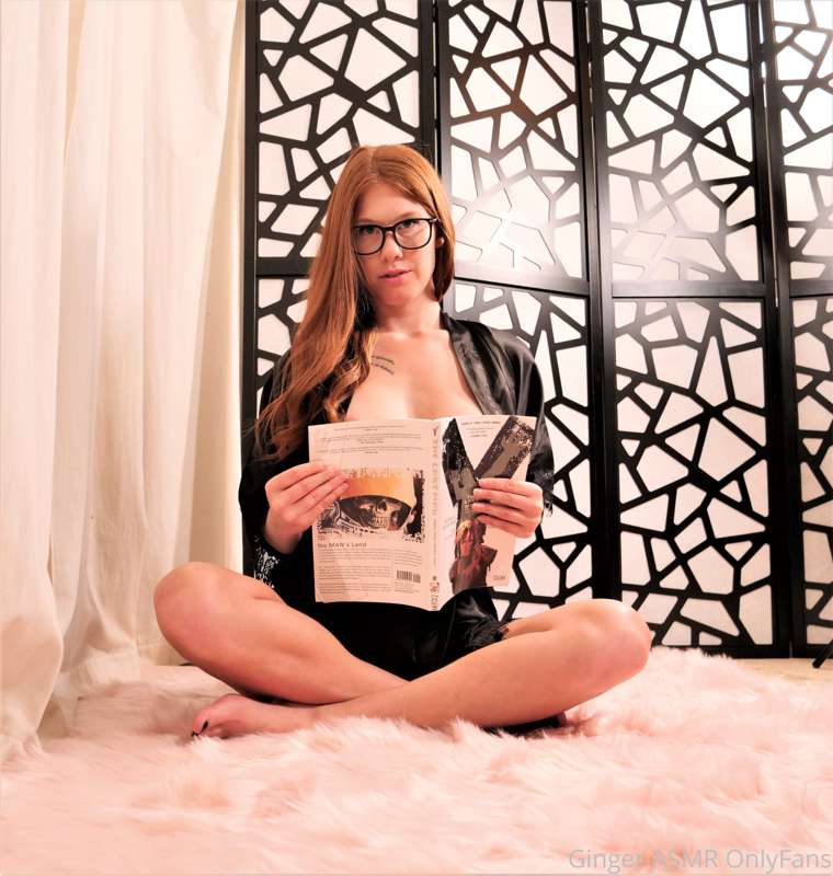 Distracted Reading 2.0 📚🤓🍑😯 (OnlyFans Edition)