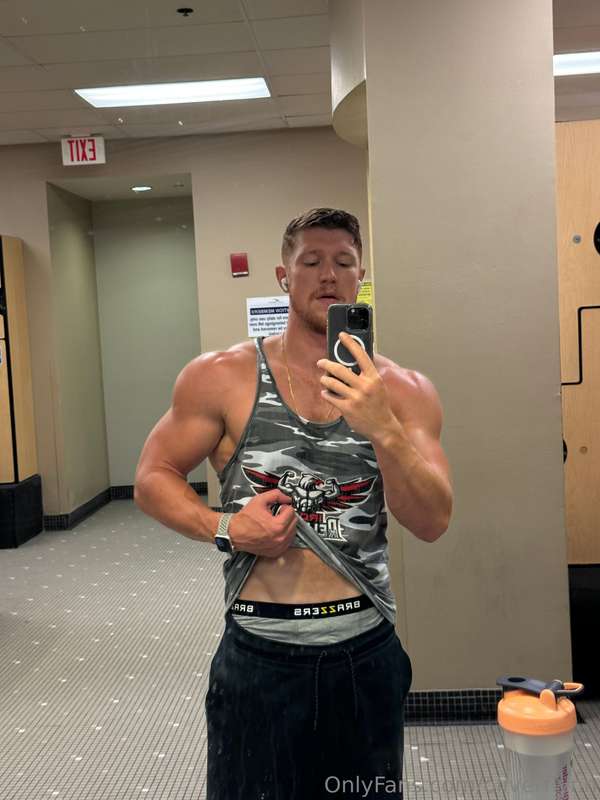 go swipe if you want to see this shirt go higher 💪🏼