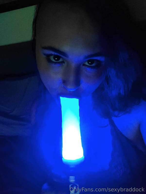 *SWIPE TO TURN ME ON* Who loves Star Wars and is going to be.. 5