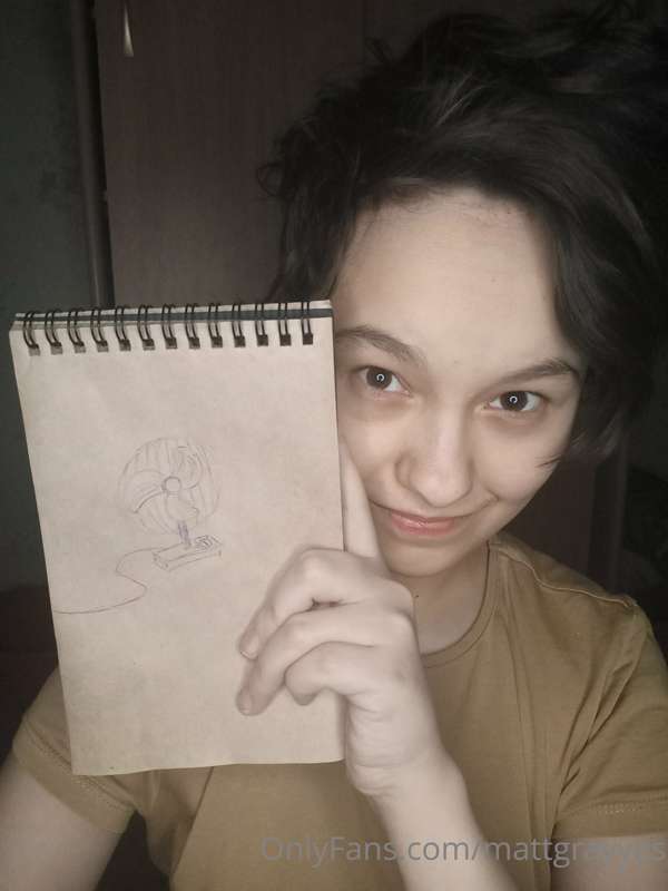 This lovely fan belongs to Mels, 24