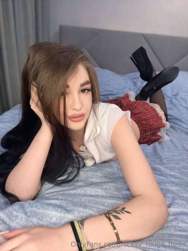 Pin me down and make me beg. 👄🖤