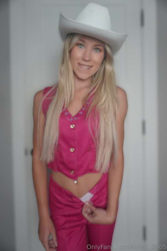 just an average day in barbie land 🩷🩷🩷 5