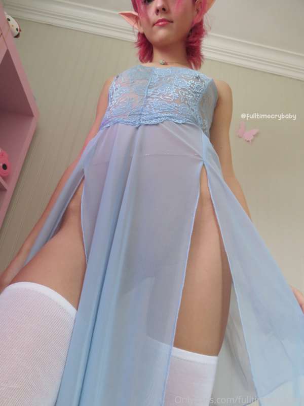 tiny fairy gf :3

don’t forget to look at one of my pinned p.. 5
