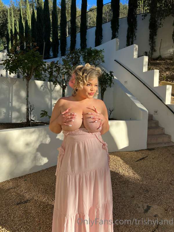pregnancy boobs be hitting different ;) how much bigger do y.. 4