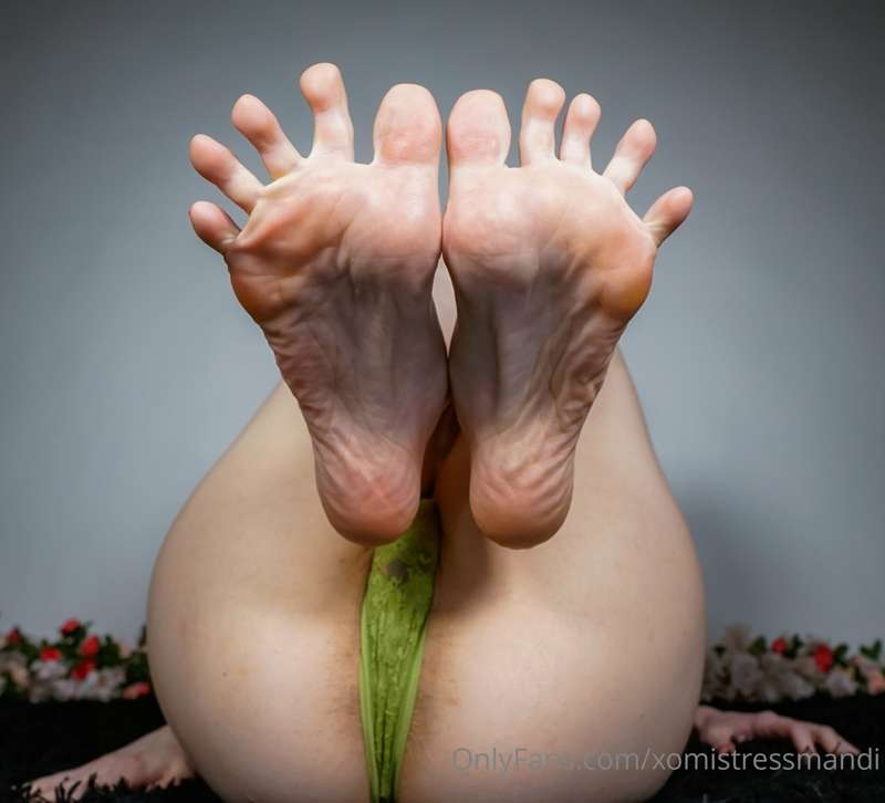 Imagine your tongue sliding up and down these wrinkles! 1