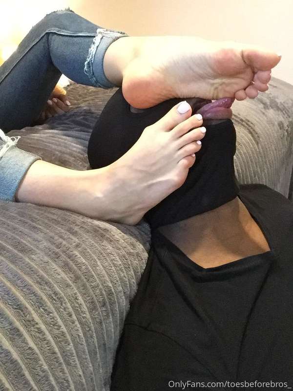 Seeing a beautiful foot model like @eva_rose_feet relaxed wh.. 5