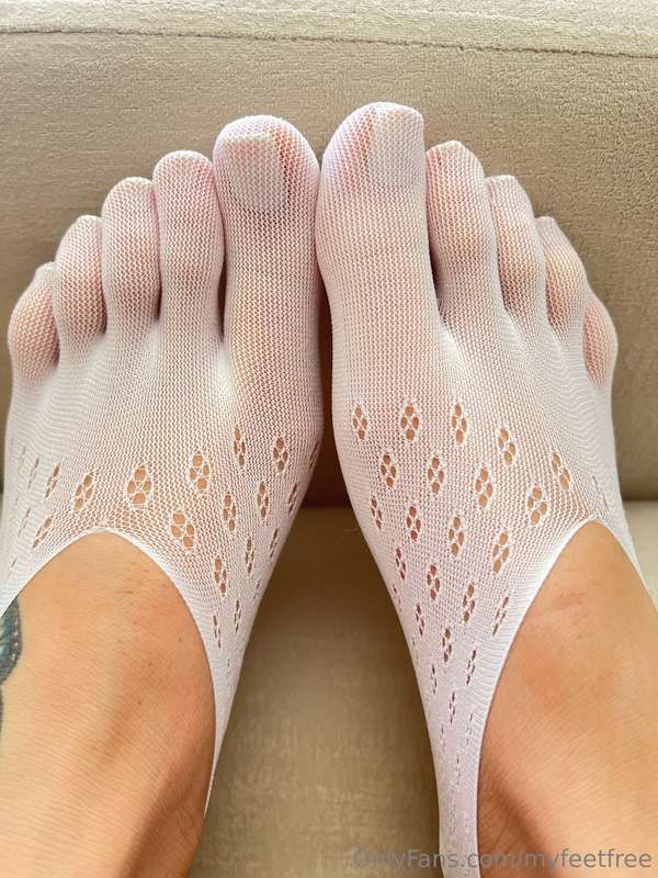 Tire minhas meias sexys e CHUPA TODOS MEUS DEDOS 😈 UM POR UM.. 7